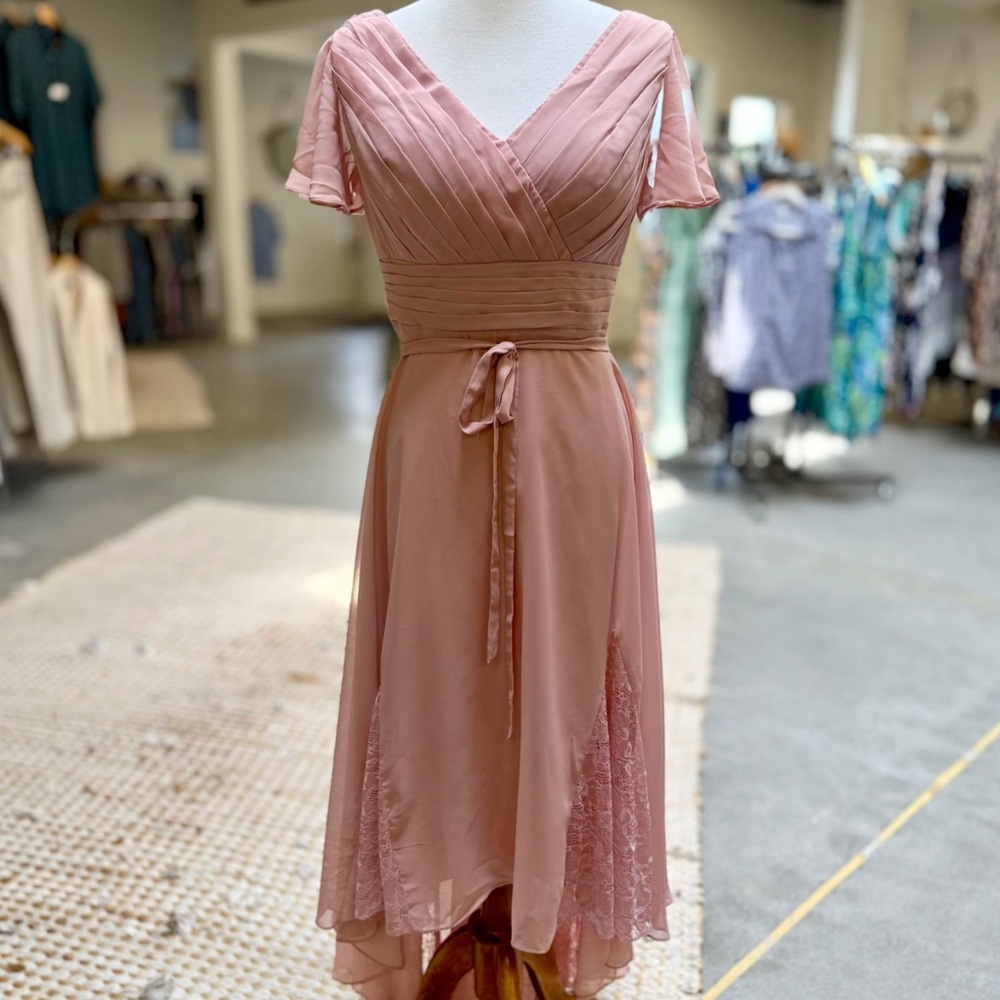 Chic Mauve High-Low Dress with Lace Details